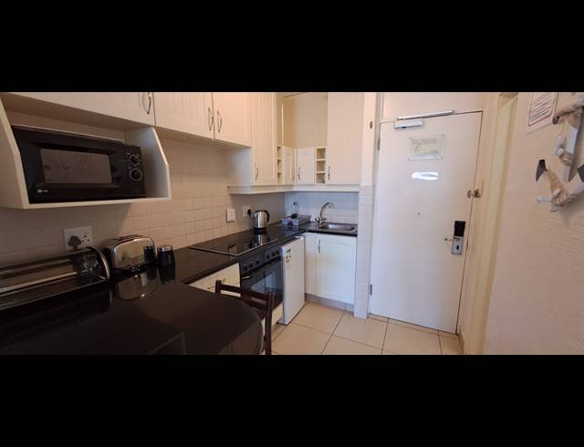 1 BEDROOM STUDIO APARTMENT FOR SALE IN UMHLANGA CENTRAL